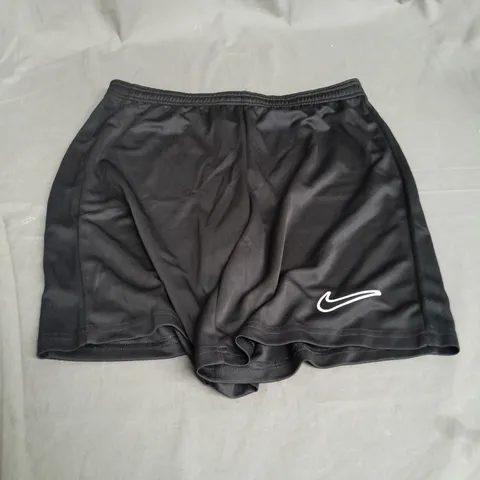 NIKE DRI FIT SLIM FIT SHORTS - MEDIUM