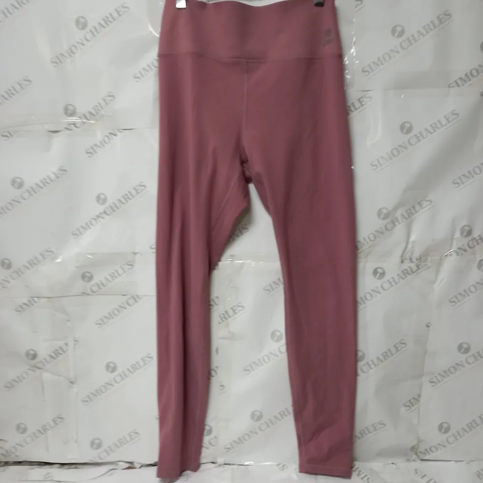 BOX OF ASSORTED CLOTHES APPROXIMATELY 15 TO INCLUDE WOMEN'S SPORTSWEAR.