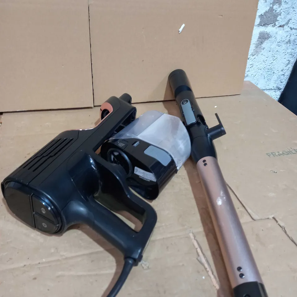 SHARK CORDED STICK VACUUM HZ500UKT