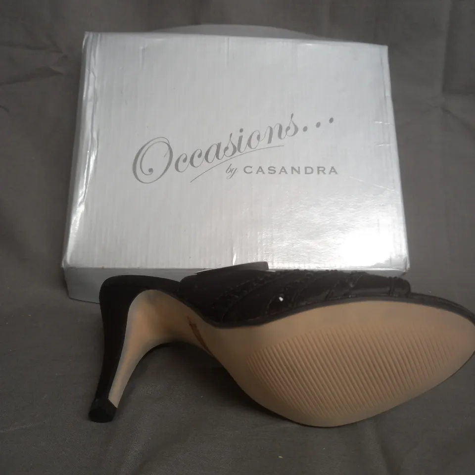 BOXED PAIR OF OCCASSIONS BY CASANDRA BLACK TOE HOLE JEWELLED HEELS SIZE 4