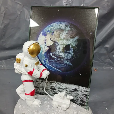 BOXED BRAND NEW WALKING ASTRONAUT DECORATION 