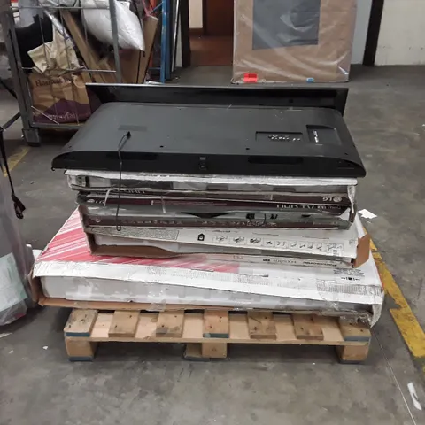 APPROX 6 X ASSORTED DAMAGED TV's - SIZES, CONDITIONS AND BRANDS MAY VARY // SPARES AND REPAIRS ONLY
