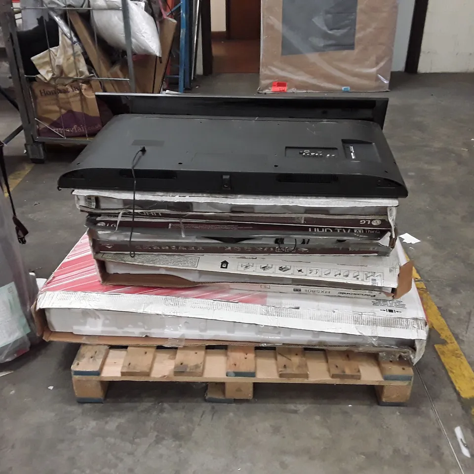 APPROX 6 X ASSORTED DAMAGED TV's - SIZES, CONDITIONS AND BRANDS MAY VARY // SPARES AND REPAIRS ONLY
