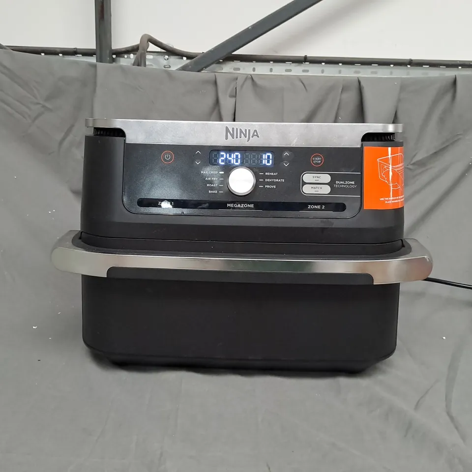 BOXED NINJA 10.4L FOODI FLEXDRAWER DUAL AIR FRYER AF500UK