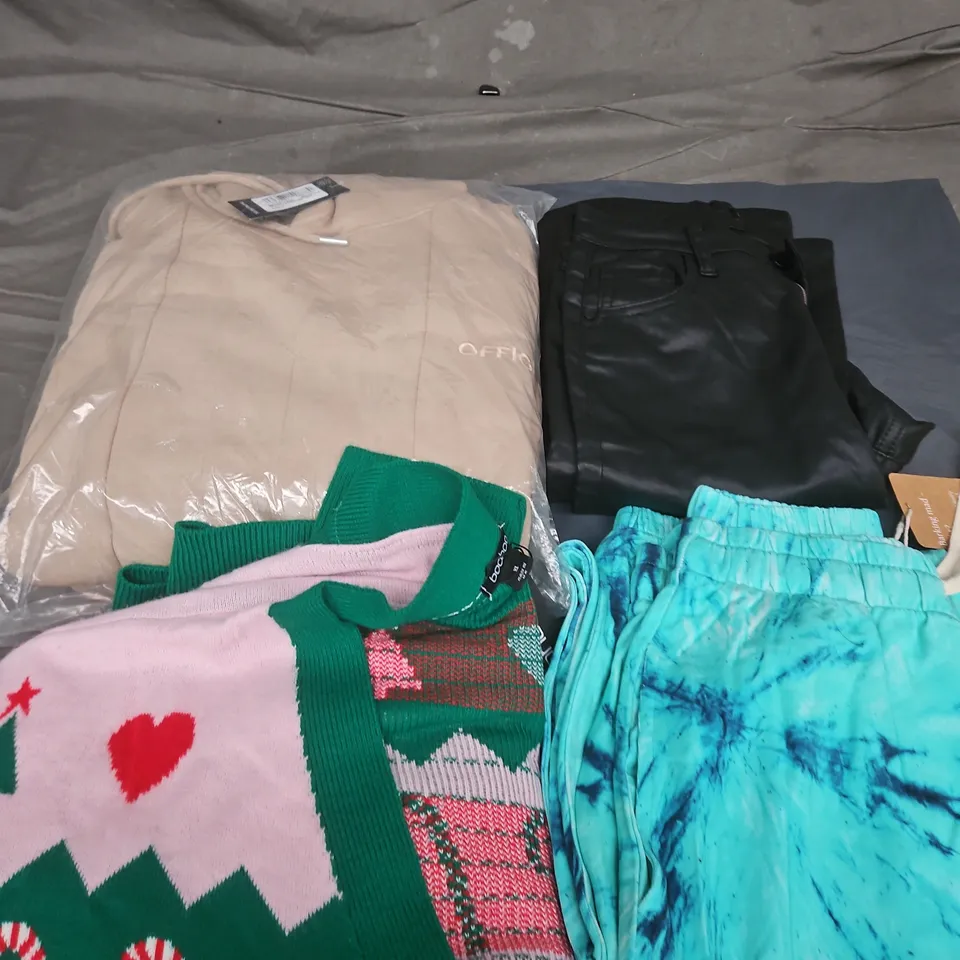 APPROXIMATELY 25 ASSORTED CLOTHING AND FASHION PRODUCTS IN VARIOUS STYLES AND SIZES - COLLECTION ONLY