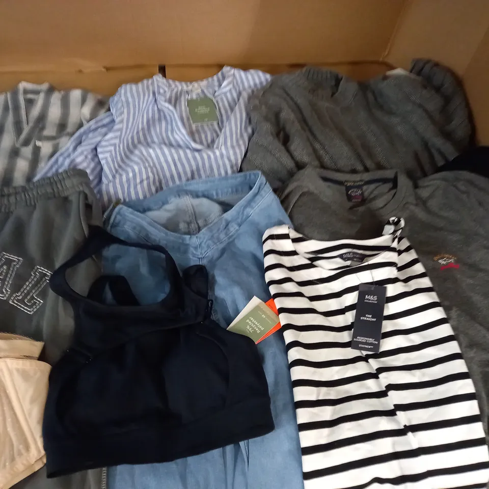 LARGE QUANTITY OF ASSORTED CLOTHING ITEMS TO INCLUDE BOOHOO, M&S AND PAUL & SHARK