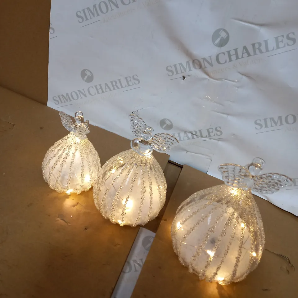JULIEN MACDONALD SET 3 PRELIT GLASS ANGELS 