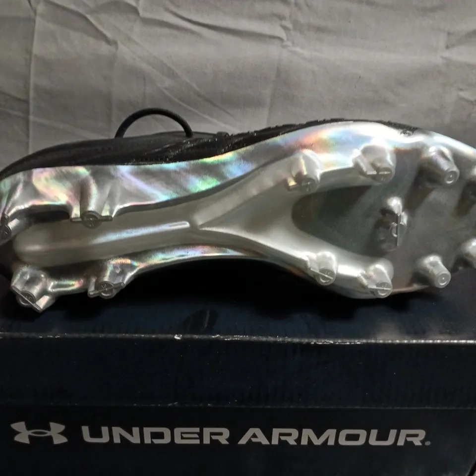 BOXED PAIR OF UNDER ARMOUR FOOTBALL BOOTS – UK SIZE 6.5