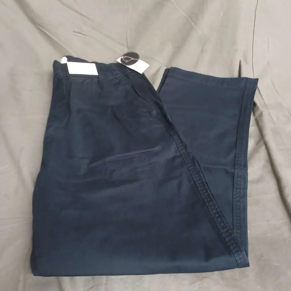 HOLLISTER STRAIGHT PULL ON PANTS IN NAVY SIZE XL