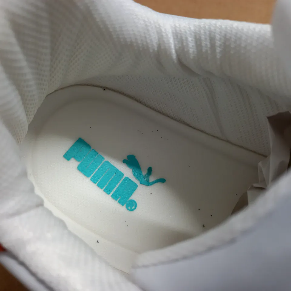 PAIR OF PUMA WHITE TRAINERS - UK 7