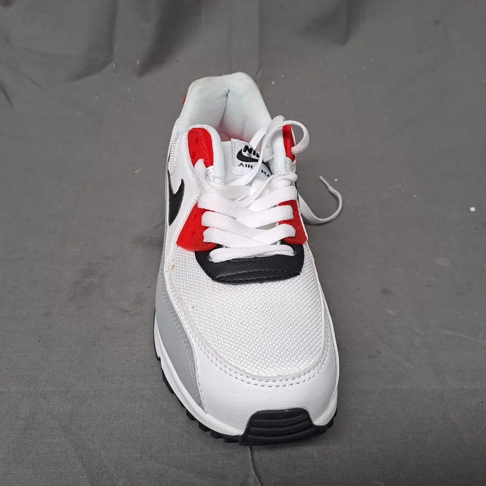 BOXED PAIR OF NIKE AIR MAX 90 SHOES IN WHITE/GREY/RED/BLACK UK SIZE 7