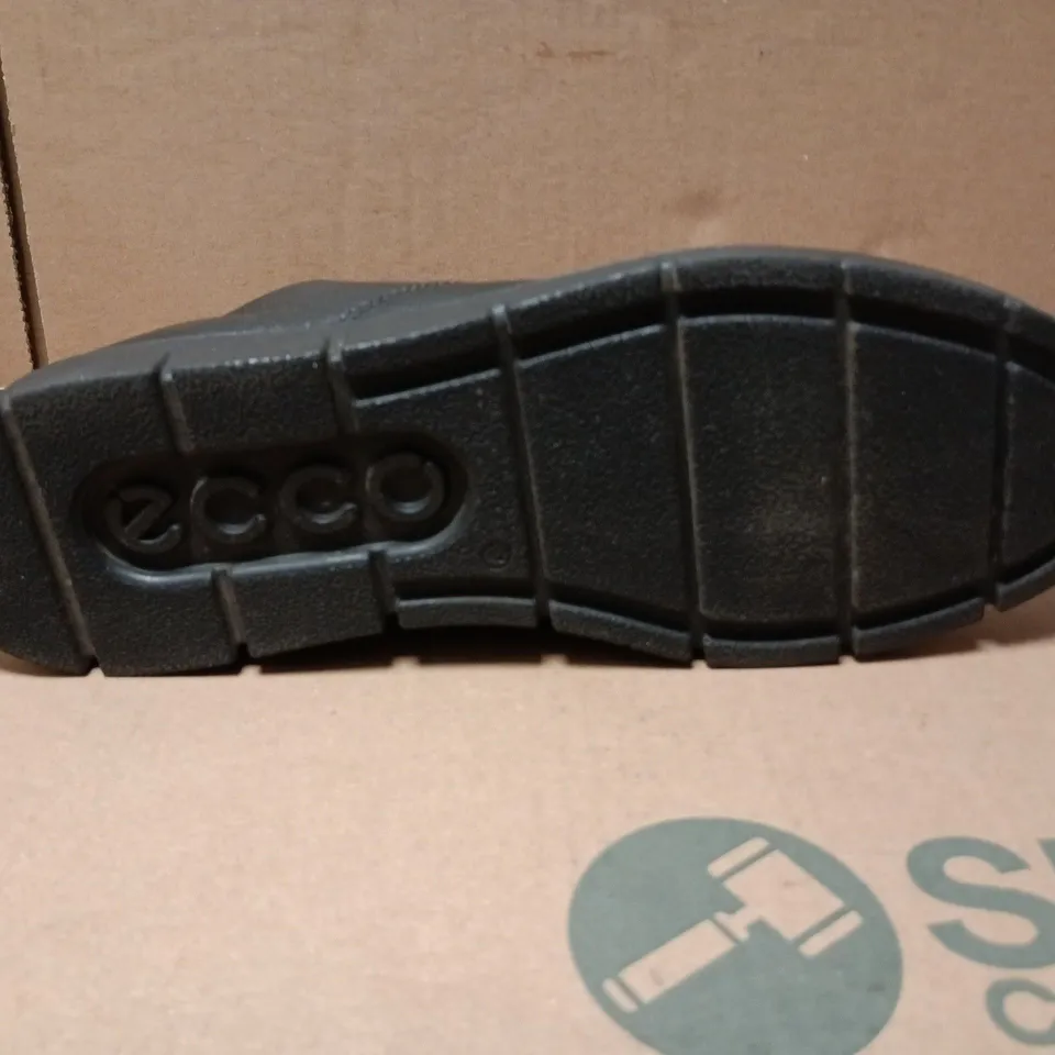 ECCO FLAT LACE UP SHOES BLACK SIZE 8.5