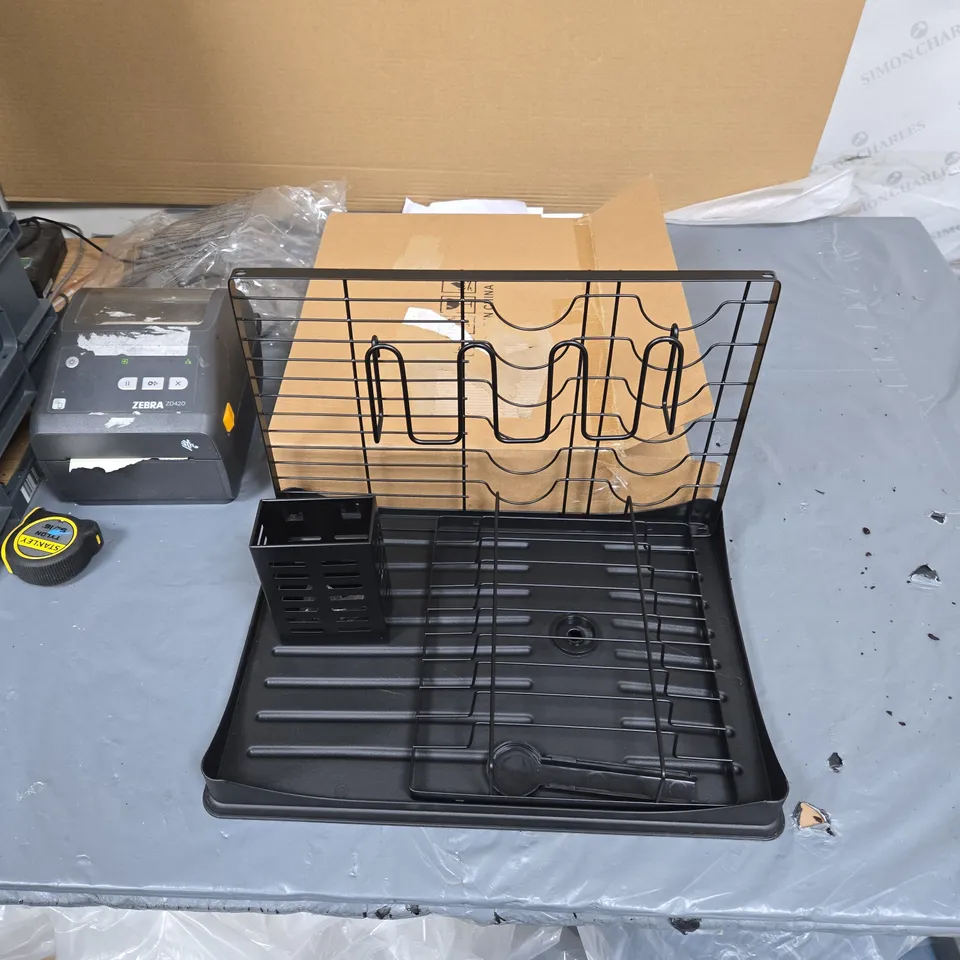 BLACK DISH DRYING RACK WITH INTEGRATED UTENSIL HOLDER AND DRIP TRAY .