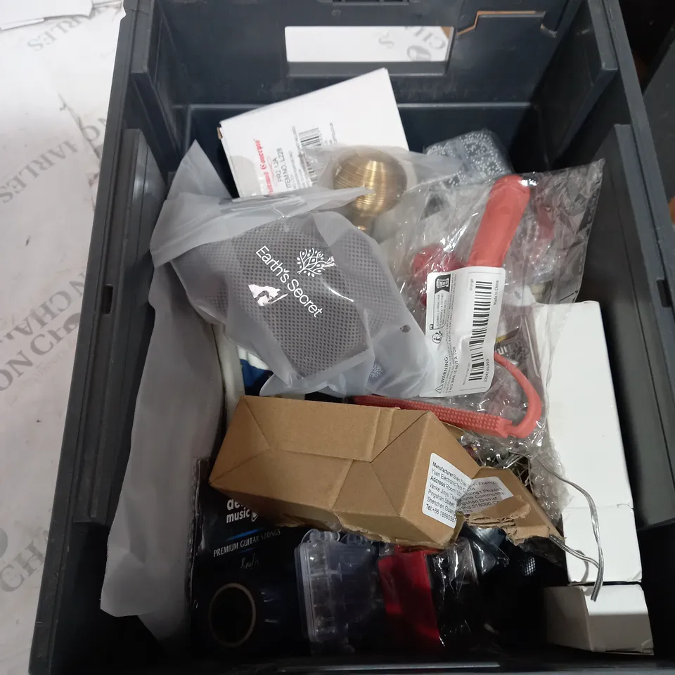 TOTE OF APPROXIMATELY 15 ASSORTED HOUSEHOLD  ITEMS TOO INCLUDE WAX  , THERMOMETER AND EGG TIMERS 