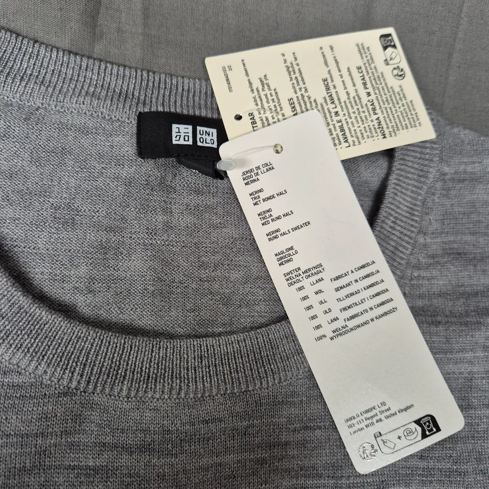 UNIQLO RUND HALLS SWEATER IN GREY - XL