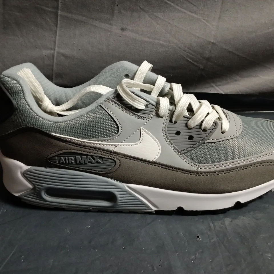 PAIR OF NIKE AIR MAX TRAINERS– GREY - UK SIZE 8.5