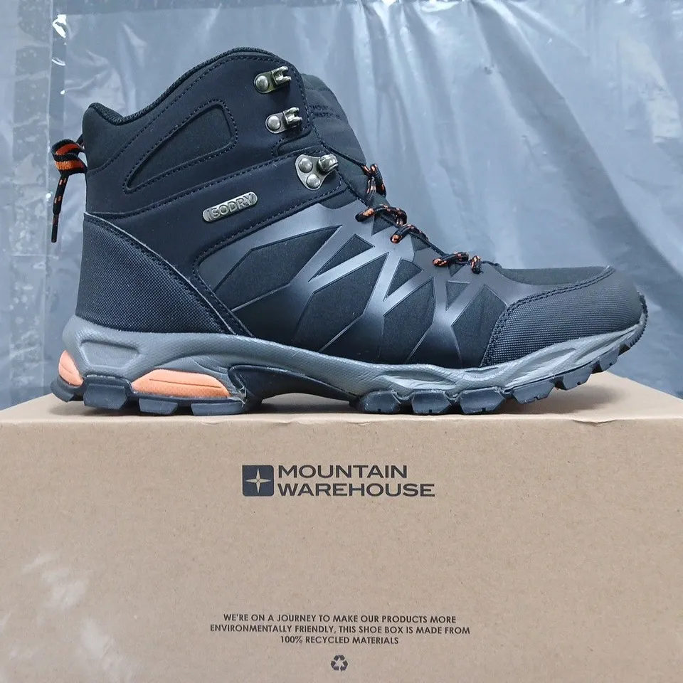 BOXED PAIR OF MOUNTAIN WAREHOUSE TREKKER II SOFTSHELL WATERPROOF HIKING BOOTS IN BLACK/ORANGE SIZE UK 10