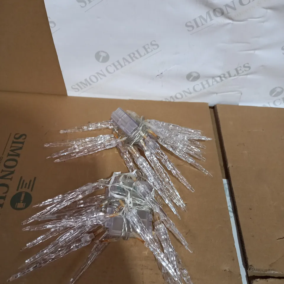 HOME REFLECTIONS SET OF 2 20 LIGHT 2M INDOOR /OUTDOOR ICICLE LIGHT STRAND