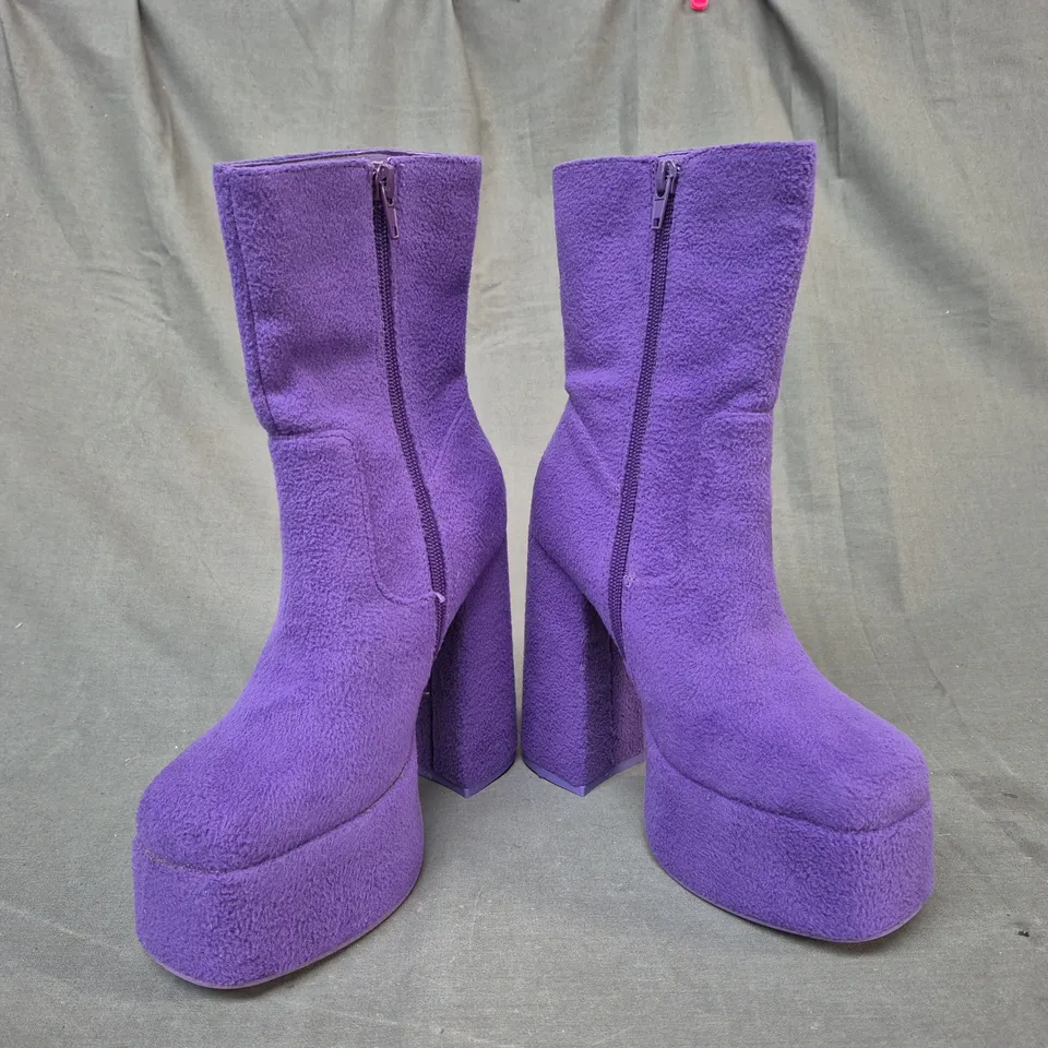 BOXED PAIR OF KOI TELETUBBIES PLATFORM BLOCK HEEL BOOTS IN PURPLE SIZE 3