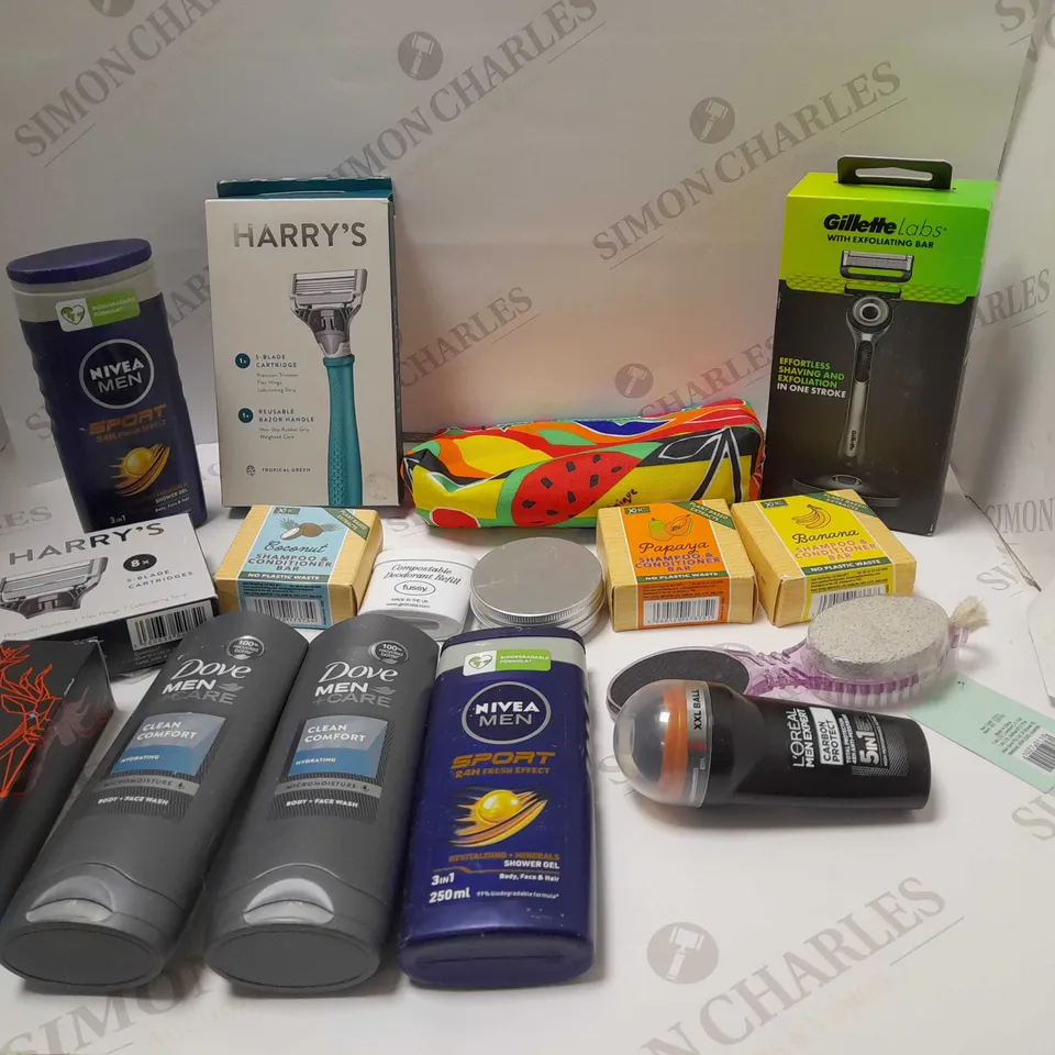 BOX OF APPROX 20 ASSORTED COSMETIC ITEMS TO INCLUDE SOAPS, RAZORS AND ASSORTED SHOWER GELS