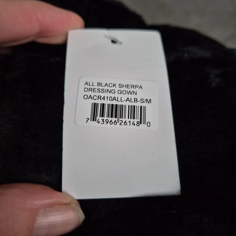 THE OODIE ALL BLACK SHERPA DRESSING GOWN – SIZE S/M