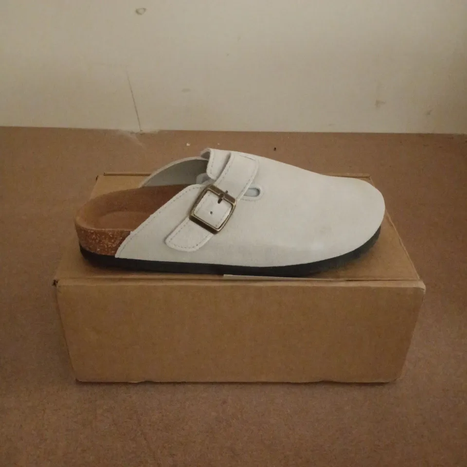 BOXED PAIR OF EVERAU PINTAI SHOES IN TAUPE SUEDE - EU 37
