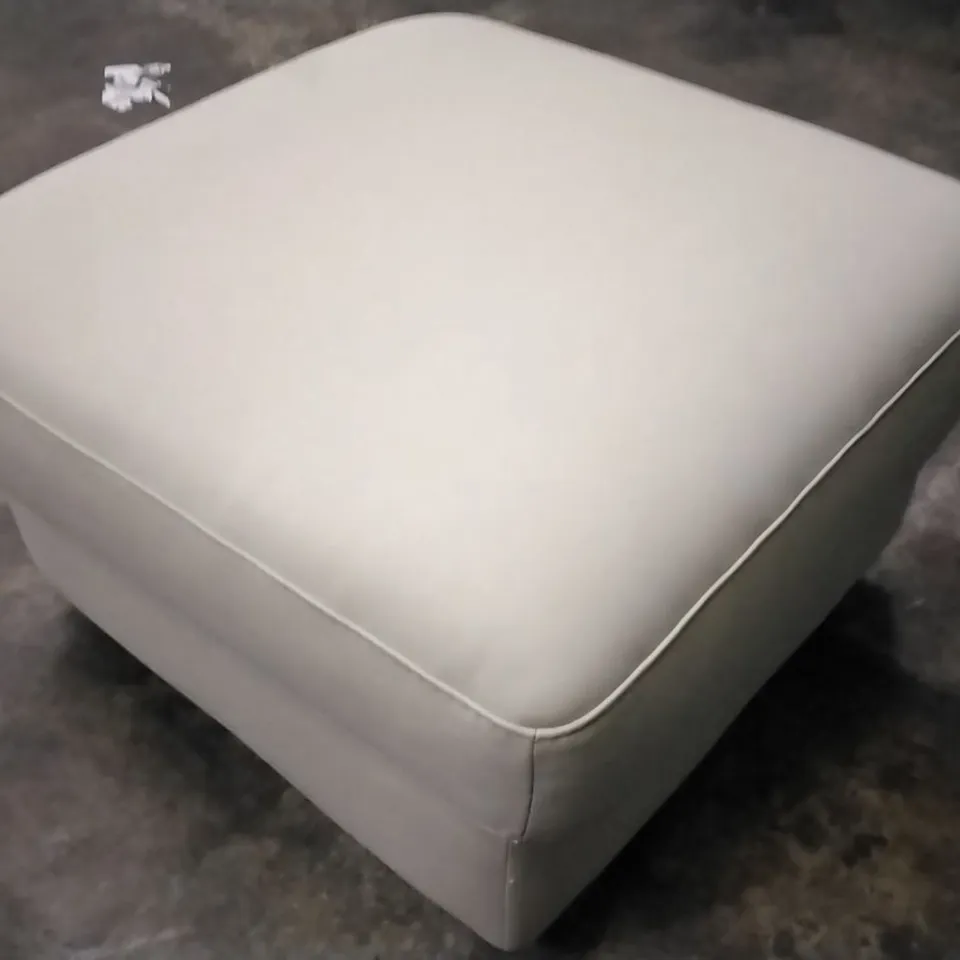 QUALITY ITALIAN DESIGNER ONTARIO WHITE LEATHER FOOTSTOOL