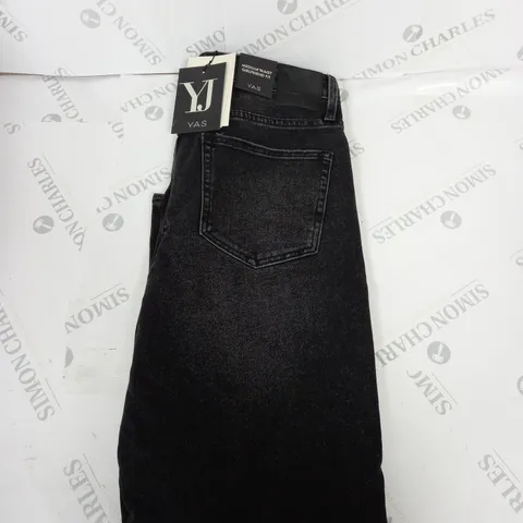 Y.A.S MEDIUM WAIST GIRLFRIEND FIT DENIM JEANS SIZE W32