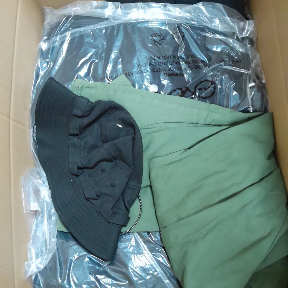 BOX OF APPROX. 20 CLOTHING ITEMS TO INCLUDE - JEANS , JUMPER , COATS ETC