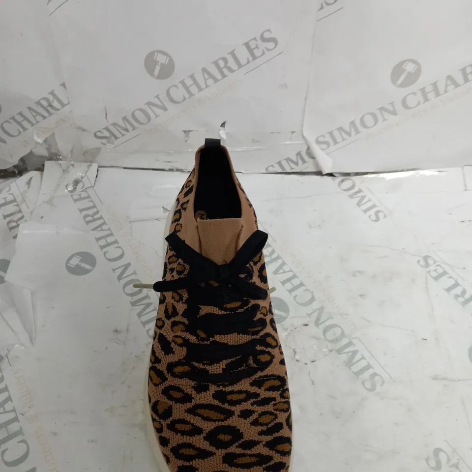 SKECHERS ULTRA FLEX SAFARI TOUR LEOPARD DECO SLIP ON TRAINERS - UK 6.5 - UNBOXED 