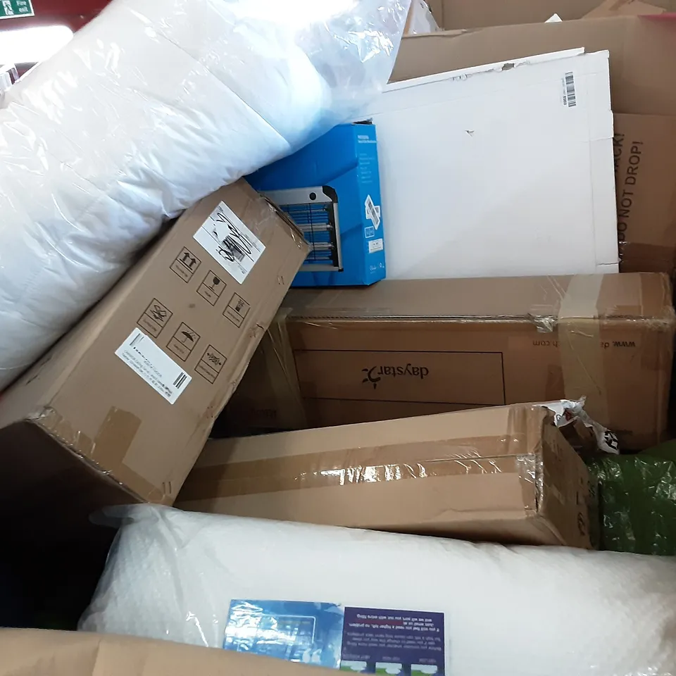 PALLET OF ASSORTED PRODUCTS INCLUDING HOMIDEC, G-BLOCS PARASOL BASE SET, LAKHMAALI MATTRESS TOPPER, AIRAJ, PAPER CUTTER, DAYSTAR 