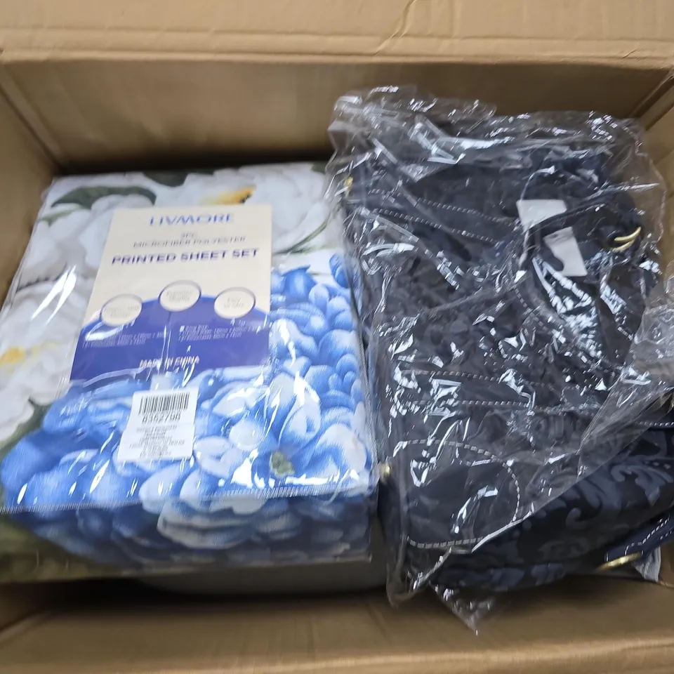 BOX OF ASSORTED HOUSEHOLD ITEMS TO INCLUDE BED COVERS, BAGS AND FOOT MASSAGER
