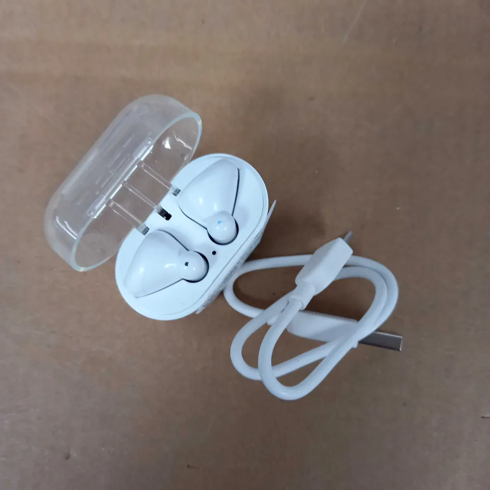 ONN TRUE WIRELESS EARBUDS WITH CHARGING CASE - WHITE