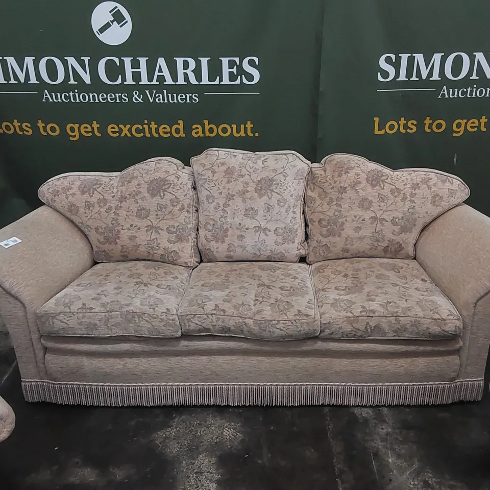 TRADITIONAL 3-PIECE LINING ROOM SOFA SET, INCLUDING UPHOLSTERED FABRIC 3-SEATER SOFA WITH MATCHING ARMCHAIRS 