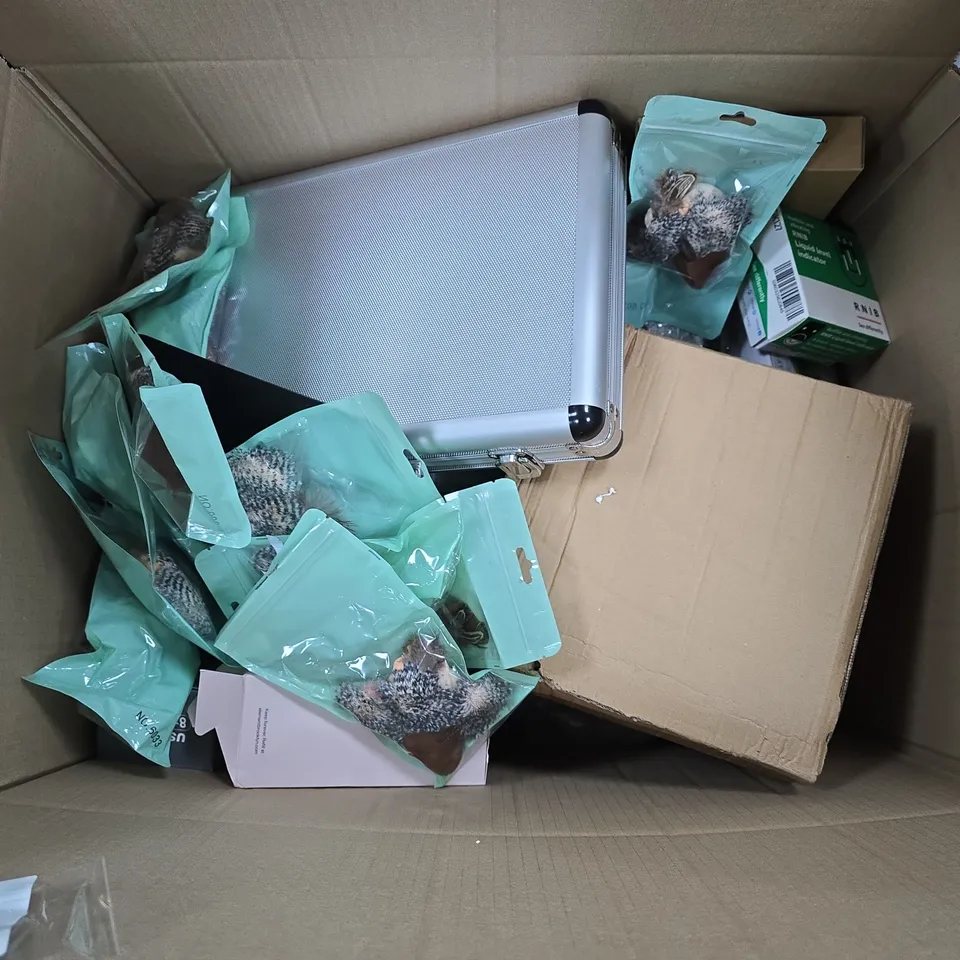 APPROXIMATELY 12 ASSORTED ITEMS TO INCLUDE DECATHLON HAND WARMERS, US CAMEL BINOCULARS, RNIB LIQUID LEVEL INDICATOR, ETC