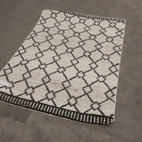 QUALITY DESIGNER AREA RUG - APPROXIMATELY 160 x 120cm