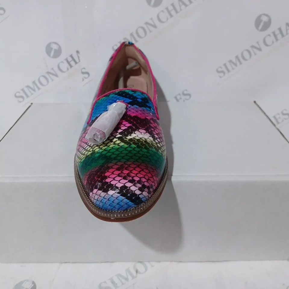 BOXED PAIR OF MODA IN PELLE ENLIE LOAFERS IN RAINBOW SIZE 8