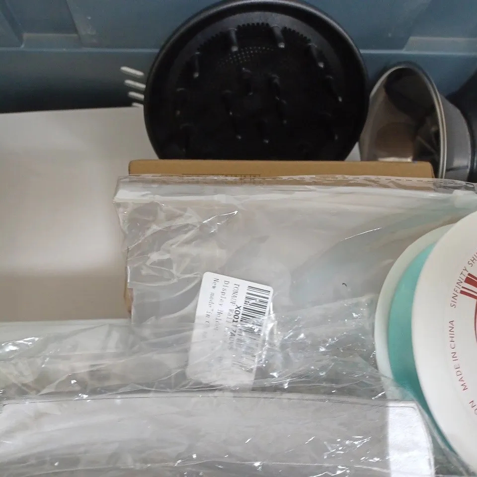 BOX OF APPROXIMATELY 9 ASSORTED ITEMS TO INCLUDE - LED LIGHTS - DYNAMIC BALANCING INSTRUMENT - SPEICAL CASE ETC