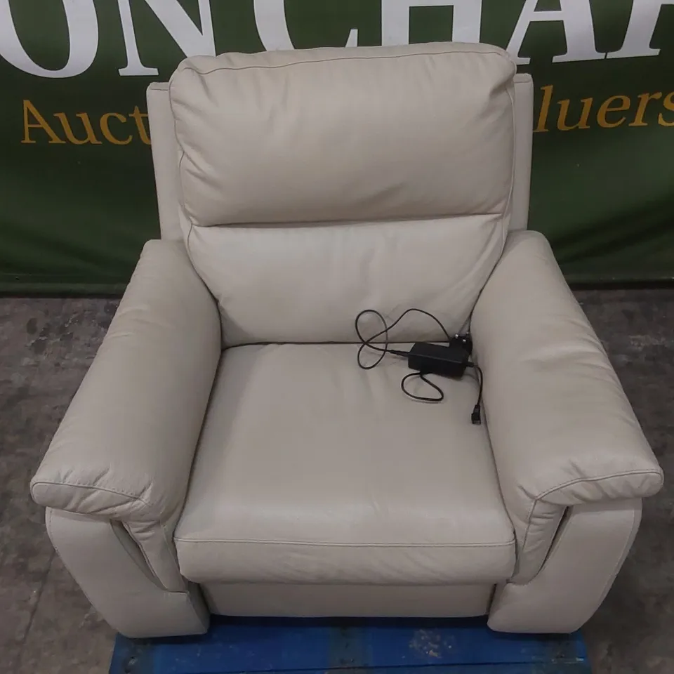 QUALITY DESIGNER ITALIAN LEATHER ELECTRIC RECLINER ARMCHAIR IN DOVE COLOUR 