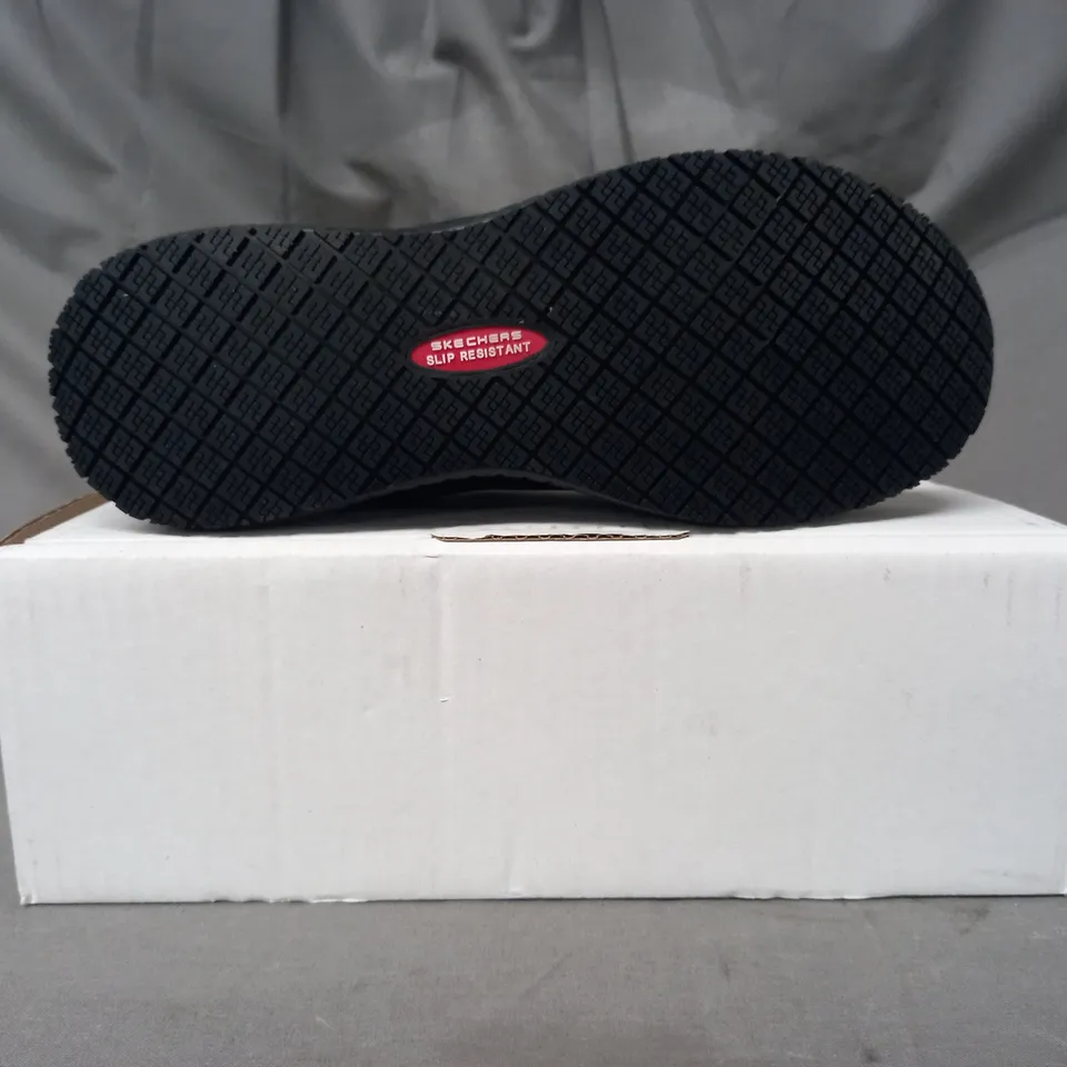 BOXED PAIR OF SKECHERS TRAINERS IN BLACK SIZE 5.5