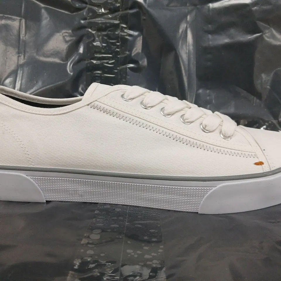 PAIR OF WHITE STUFF CANVAS LACE UP SHOES IN WHITE SIZE UK 10