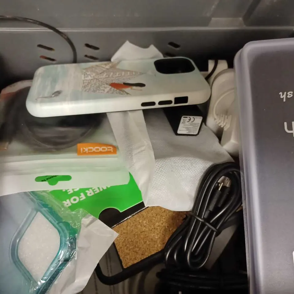 LOT OF APPROX 20 ASSORTED MOBILE PHONE ACCESSORIES TO INCLUDE CASES, SCREEN PROTECTORS, EARPHONES, ETC 