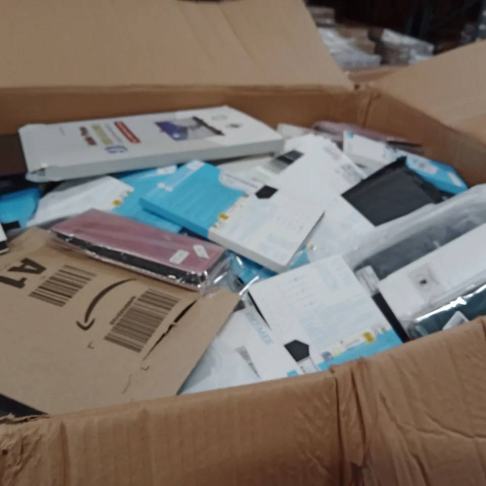 PALLET CONTAINING A LARGE QUANTITY OF PHONE CASES,PHONE SCREEN PROTECTORS