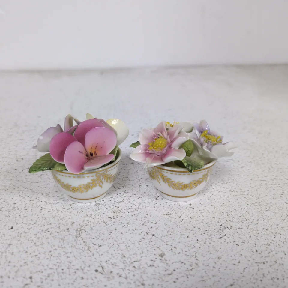 LOT OF 12 A COUNTRY GARDEN MINI CUPS WITH ARTIFICIAL FLOWERS