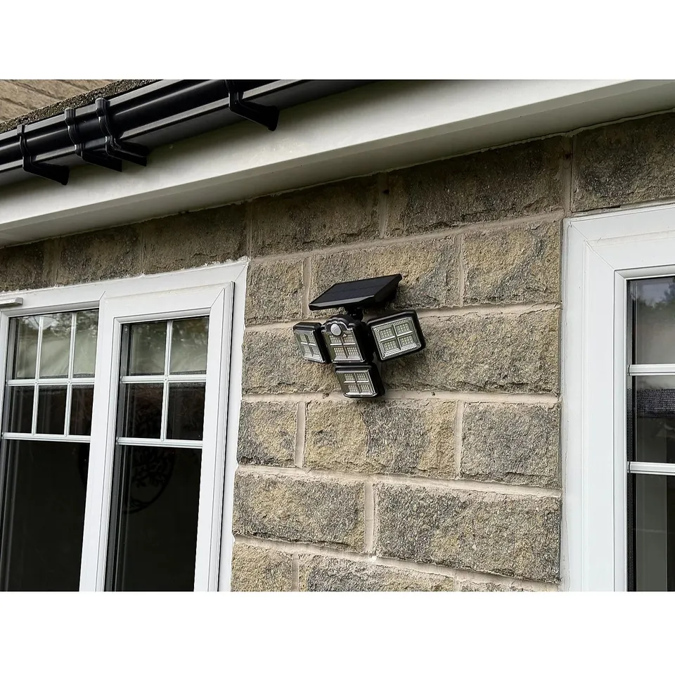 SFIXX SOLAR SENSOR SECURITY WALL LIGHT - 4 HEADS WITH REMOTE