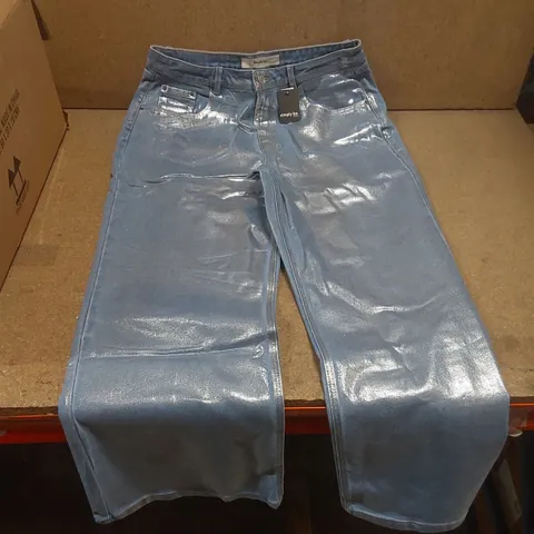 BOX CONTAINING APPROXIMATELY 13x BRAND NEW SIMPLY BE DENIM SHINY WIDE LEG JEANS - SIZE 18R