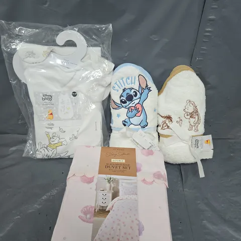 LARGE BOX OF APPROXIMATELY 10 ASSORTED ITEMS TO INCLUDE DUVET SETS, FITTED SHEETS AND BABY SLEEPING BAG