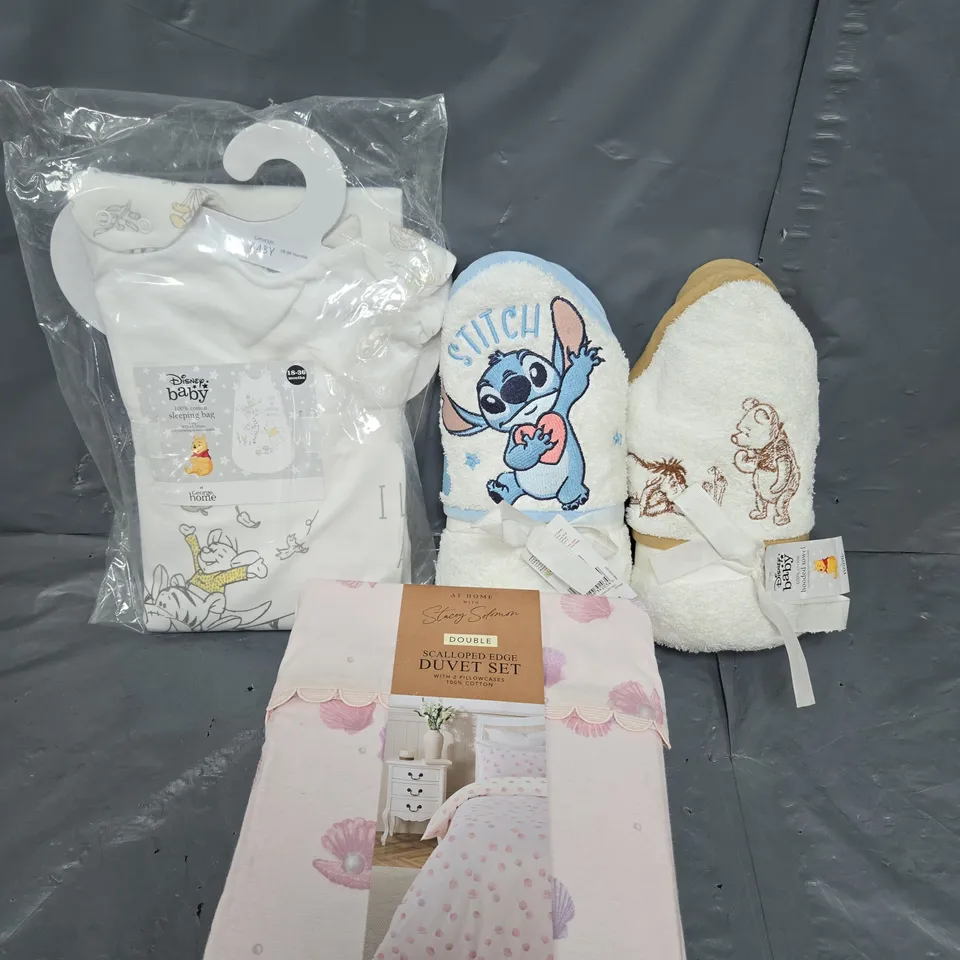 LARGE BOX OF APPROXIMATELY 10 ASSORTED ITEMS TO INCLUDE DUVET SETS, FITTED SHEETS AND BABY SLEEPING BAG