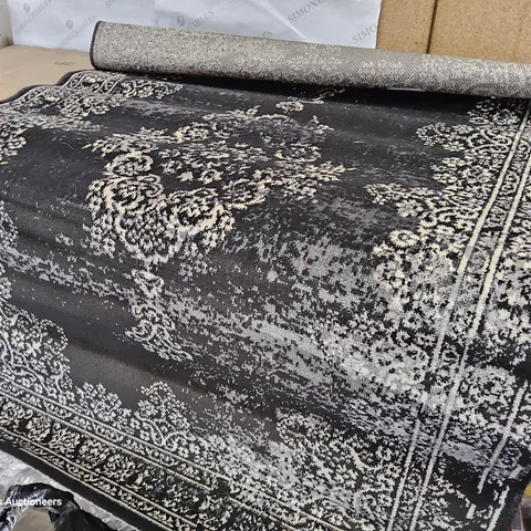 BACALL FLATWEAVE BLACK/WHITE RUG. 120 × 180