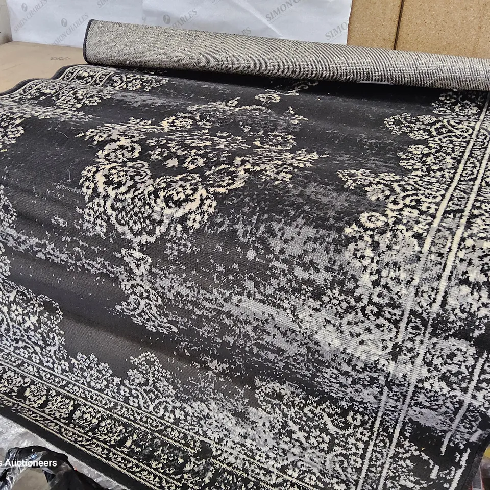 BACALL FLATWEAVE BLACK/WHITE RUG. 120 × 180